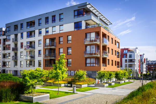 Budownictwo mieszkalne Blok mieszkalny otoczony zielienią